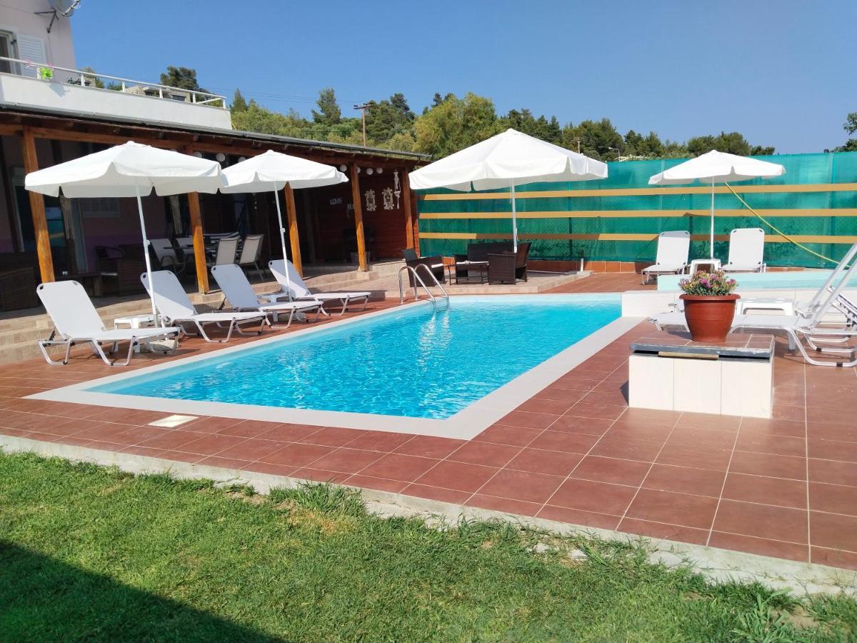 Maria Lemoni Swimming Pool Apartment Nea Skioni Exterior foto