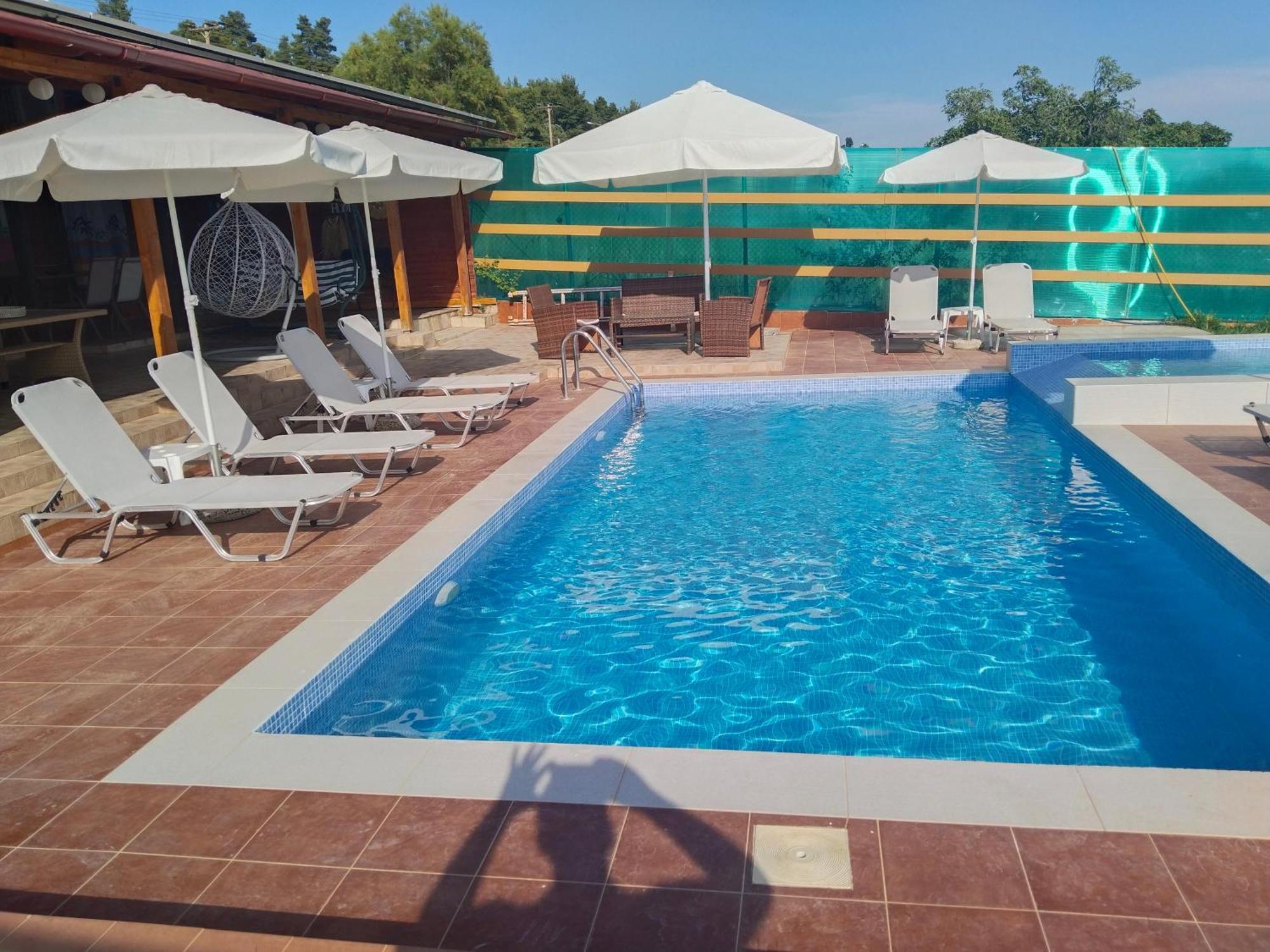 Maria Lemoni Swimming Pool Apartment Nea Skioni Exterior foto
